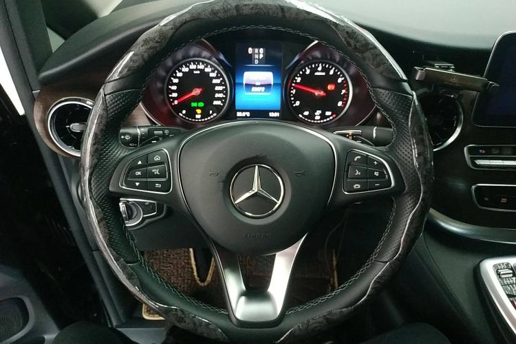 Used Mercedes-Benz V-Class 2022 V 260 Avantgarde Edition
