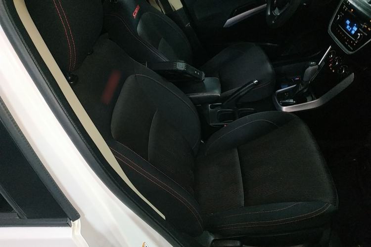 Used Suzuki S-Cross 2015 1.6L CVT Two-Wheel Drive Entry-Level Trim
