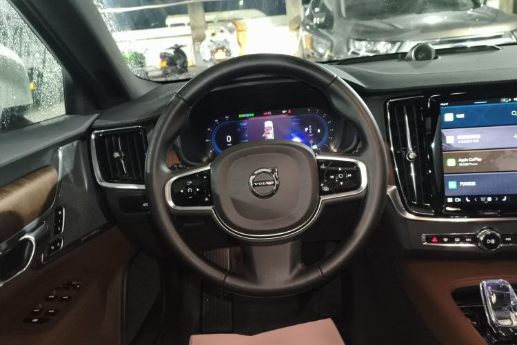 Used Volvo V90 2024 Cross Country B5 AWD Prestige Edition
