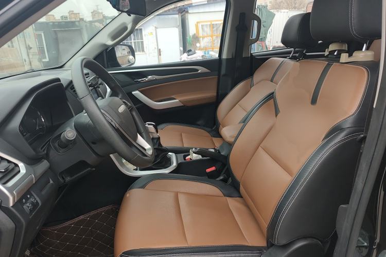 Used SAIC MAXUS T70 2021 2.0T Diesel Manual Two-Wheel-Drive Elite Version with Long Bed and High Ground Clearance