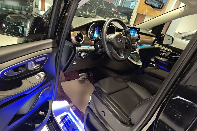 Used Mercedes-Benz V-Class 2022 V 260 L Long-wheelbase Luxury Edition