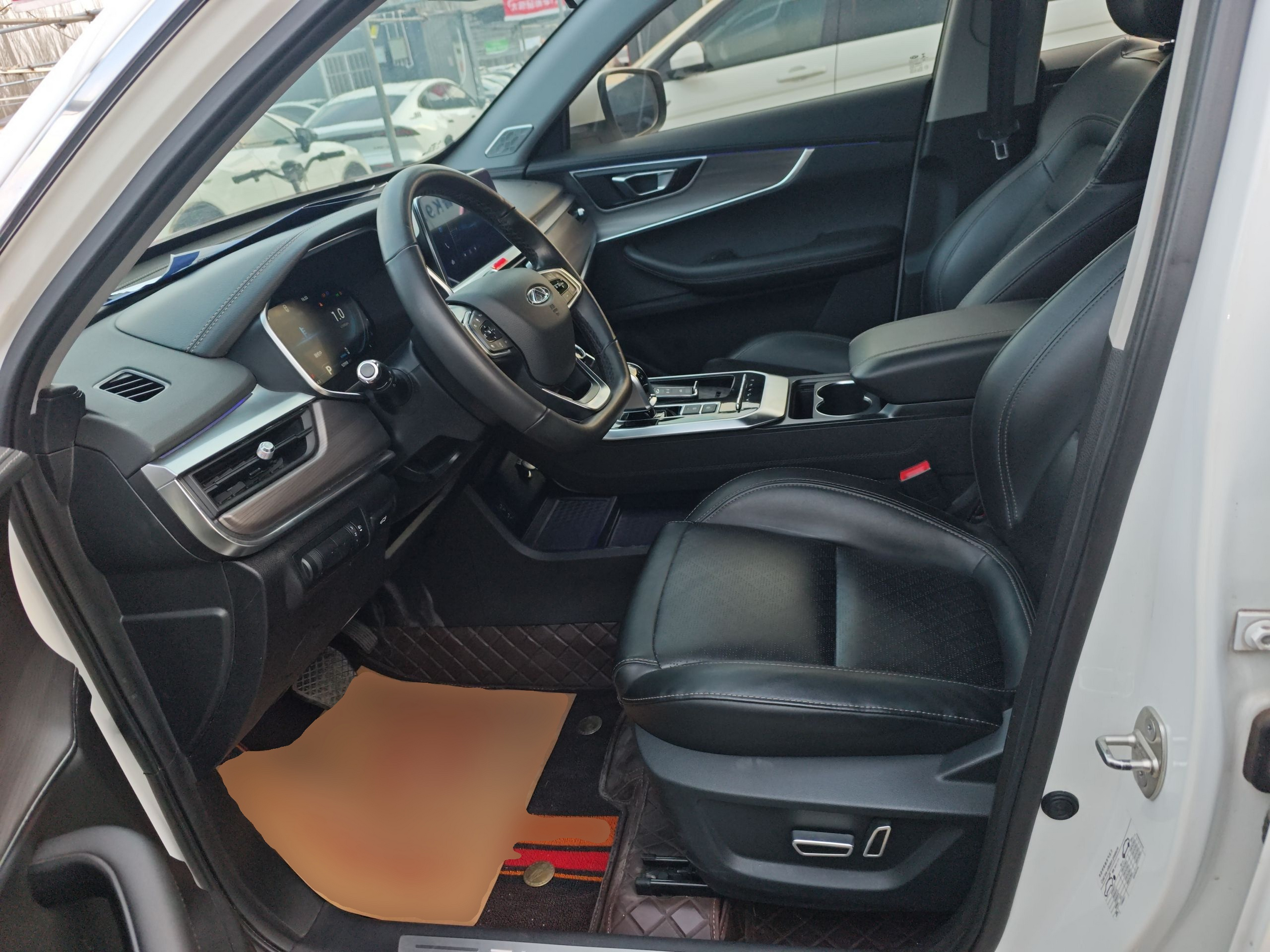 المقاعد الأمامية داخل السيارة