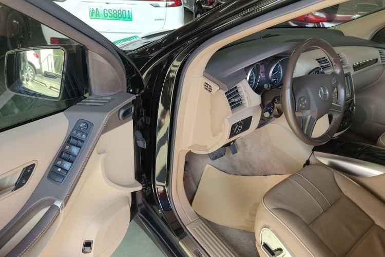 Used Mercedes-Benz R-Class 2017 R 320 4MATIC Business Edition Prestige Model
