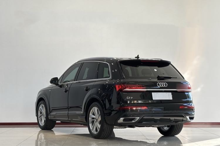 Used Audi Q7 2023 45 TFSI quattro S line Sport model
