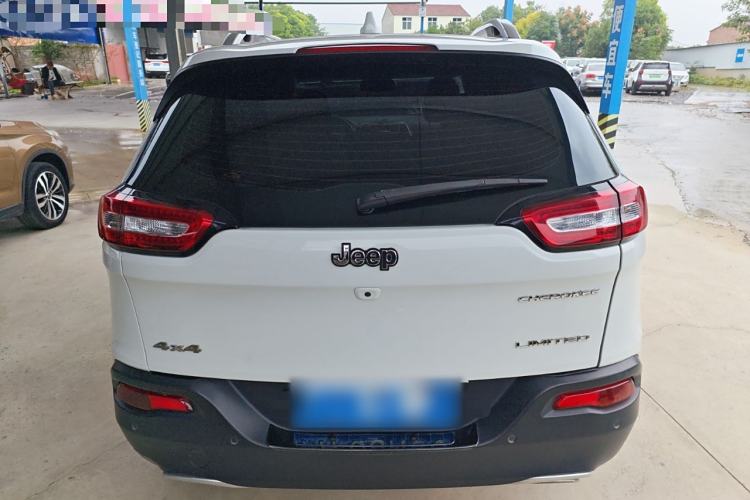 Used  Cherokee 2017 2.4L Leading Smart Edition
