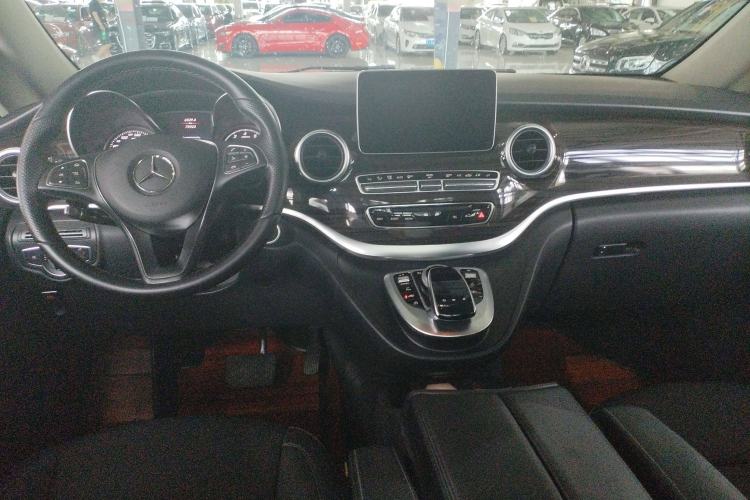 Used Mercedes-Benz V-Class 2018 V 260 Avantgarde Edition China VI
