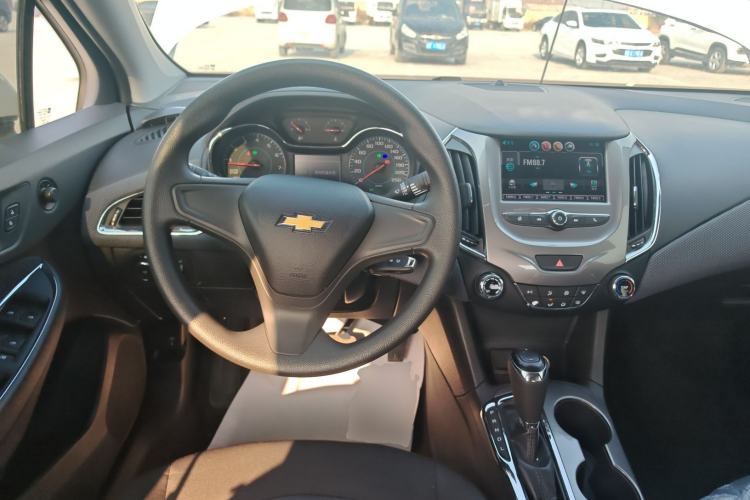 Used Chevrolet Cruze 2018 320 Automatic Pioneer Sunroof Edition
