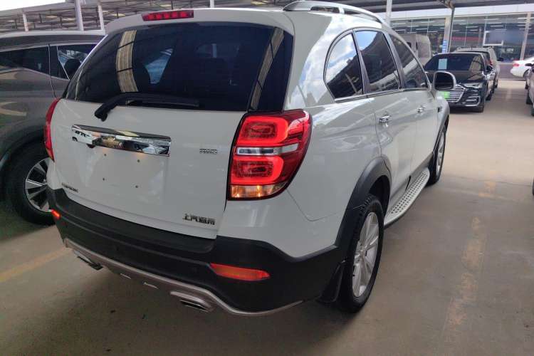 Used Chevrolet Captiva 2017 2.4L 4x4 Flagship Edition 7-Seater
