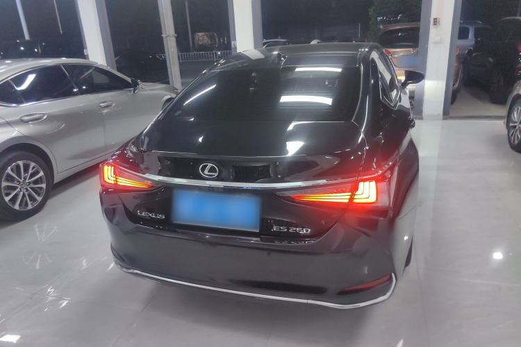 Used Lexus ES 2020 260 Excellence Edition
