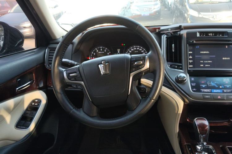 Used Toyota Crown 2015 2.0T Fashion Edition
