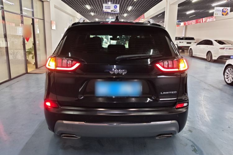 Used  Cherokee 2019 2.0T Two-Wheel Drive Smart Enjoyment Version China V
