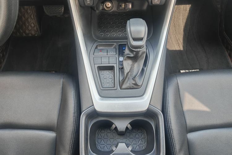 Used Toyota Wildlander 2022 Updated Version 2.0L CVT Two-Wheel Drive Leading Edition
