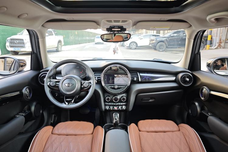 Used  MINI 2020 1.5T COOPER Artist Five-Door Edition
