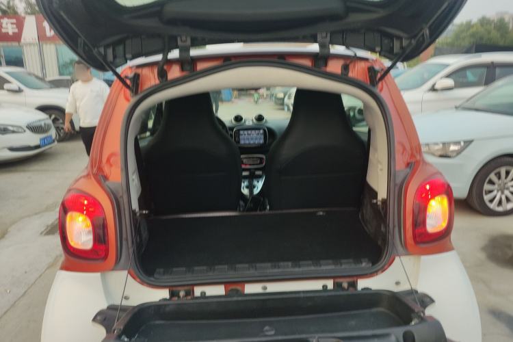 Used  fortwo 2015 1.0L 52 kW hardtop Dynamic version
