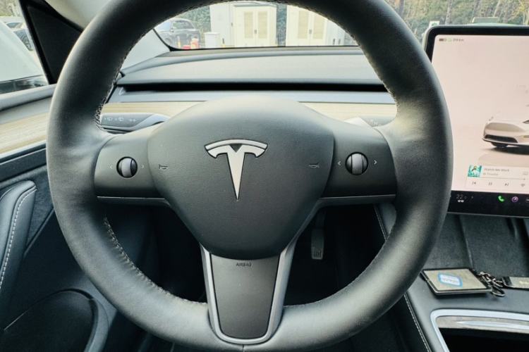 Used Tesla Model Y 2023 Long-Range All-Wheel-Drive Version
