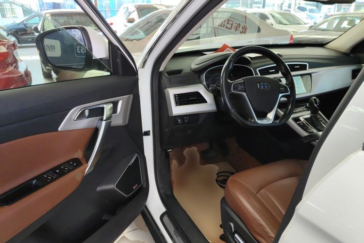 Used Geely Auto Emgrand X7 Sport 2018 1.8TD Automatic Two-Wheel Drive ZhiZun Model with 4G Connectivity
