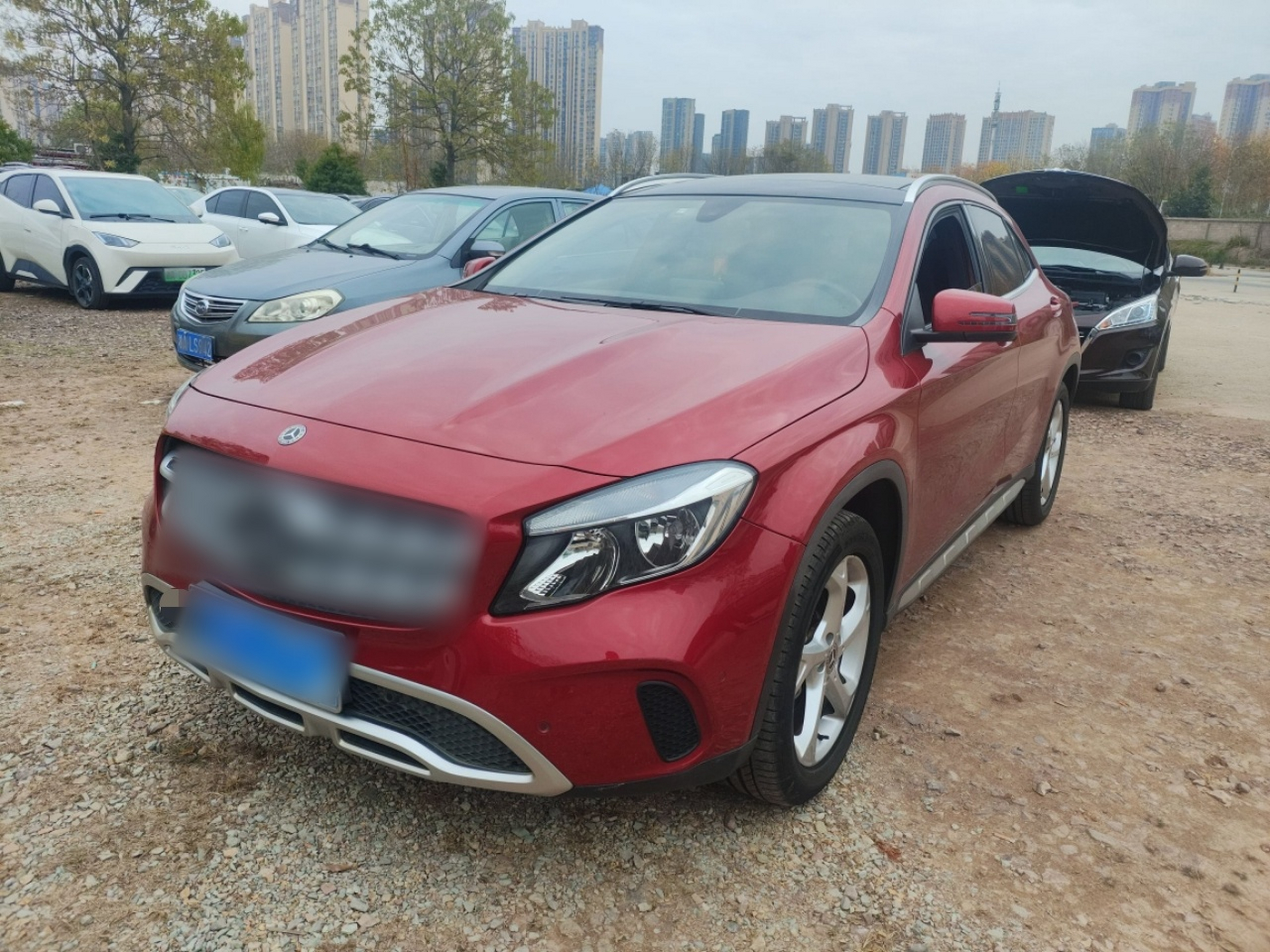 Под передней частью автомобиля