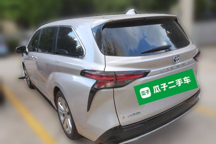 Used Toyota Sienna 2023 2.5L Hybrid Deluxe Edition
