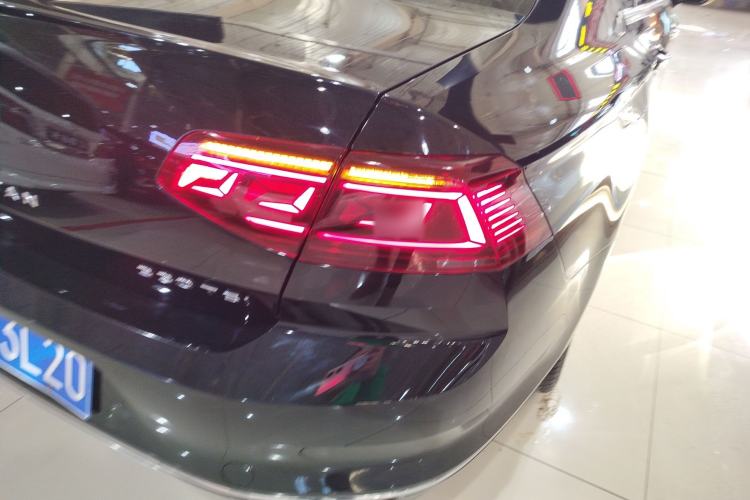 Used Volkswagen Magotan 2023 2 Million Units Limited Edition 330TSI DSG Leading Version
