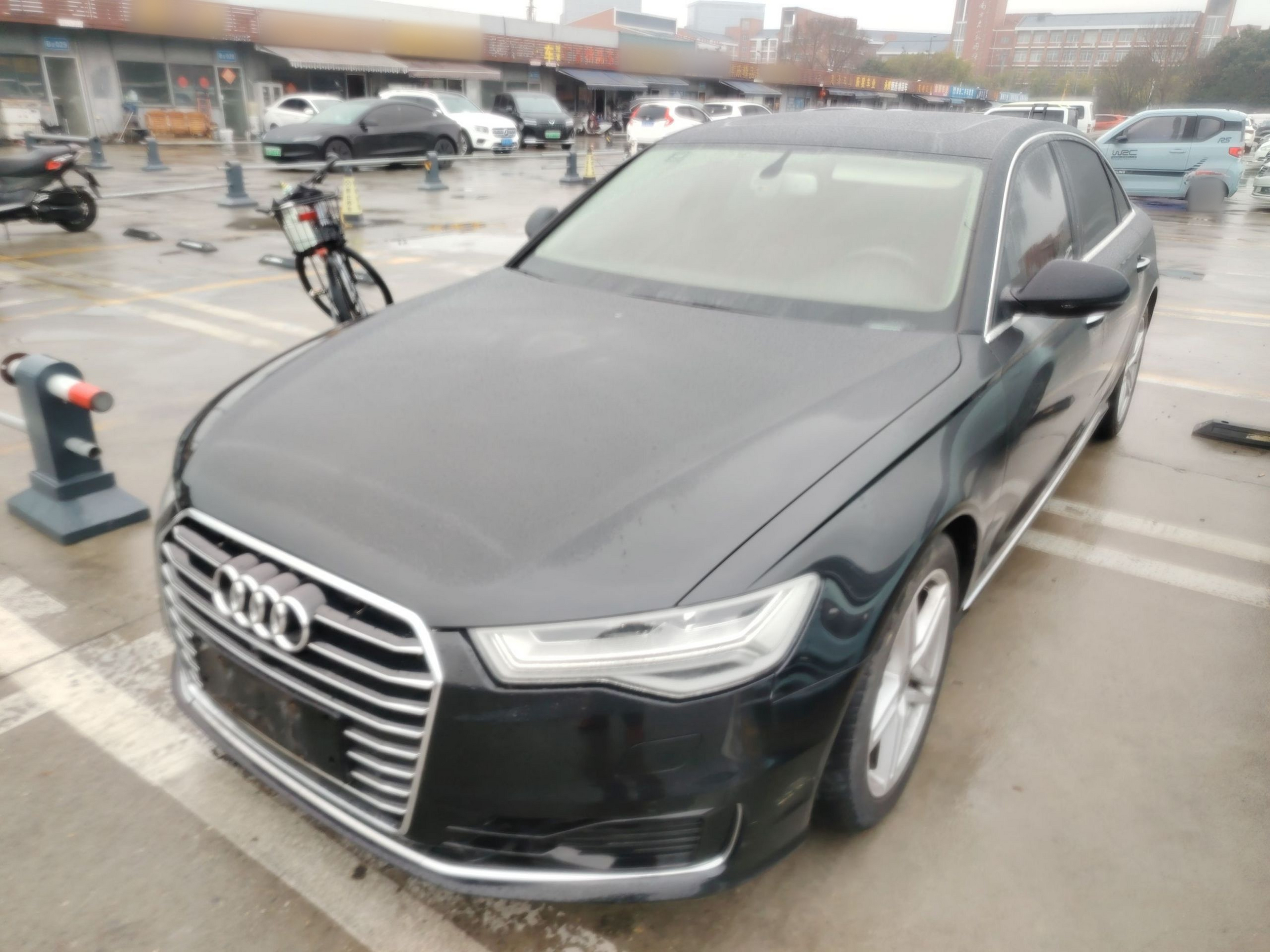 Под передней частью автомобиля