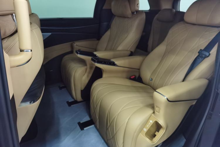 Used Denza D9 2025 DM-i Smart Drive 1100 Luxury Model