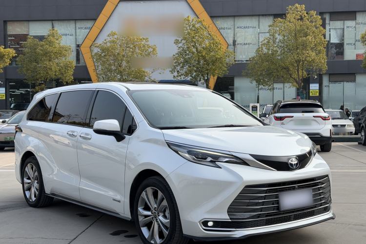 Used Toyota Sienna 2023 2.5L Hybrid Deluxe Edition
