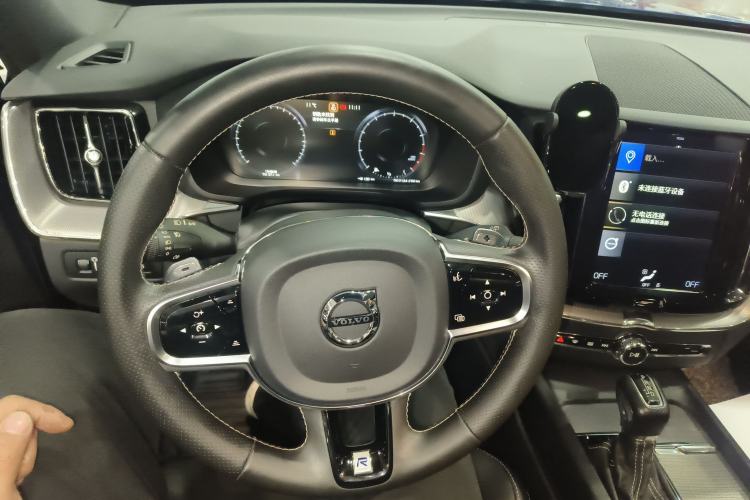 Used Volvo XC60 2019 T5 4x4 Smart & Dynamic Sport Edition China VI Standard