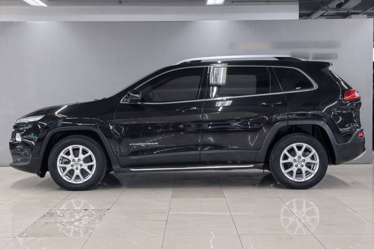 Used  Cherokee 2017 2.0L Superior Edition
