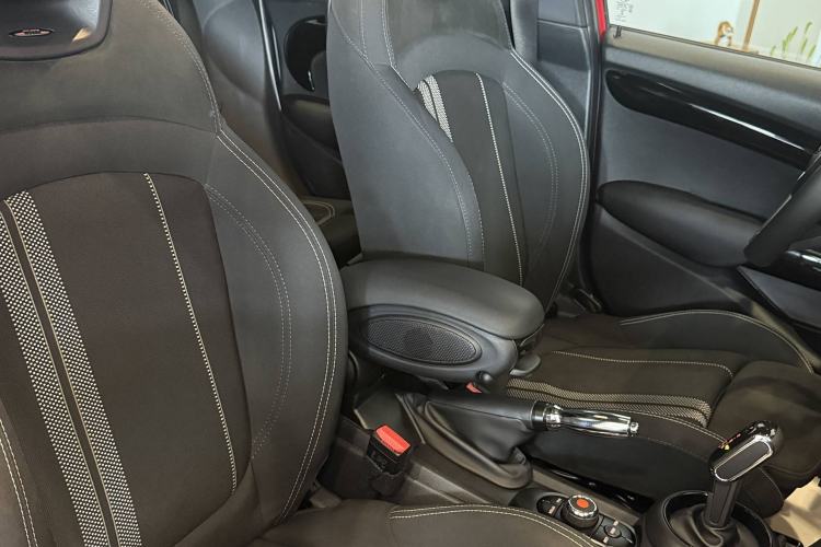 Used  MINI 2019 1.5T COOPER Artist Five-Door Edition
