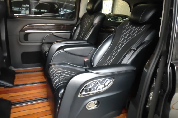 Used Mercedes-Benz V-Class 2018 V 260 Avantgarde Edition China VI
