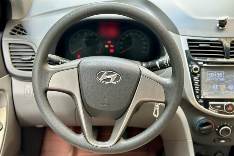 Used Hyundai Verna 2014 1.4L Manual Smart GLS Trim
