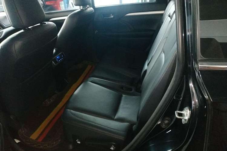 Used Toyota Highlander 2018 2.0T Four-Wheel Drive Luxury Edition 7 Seats China V Emission Standard
