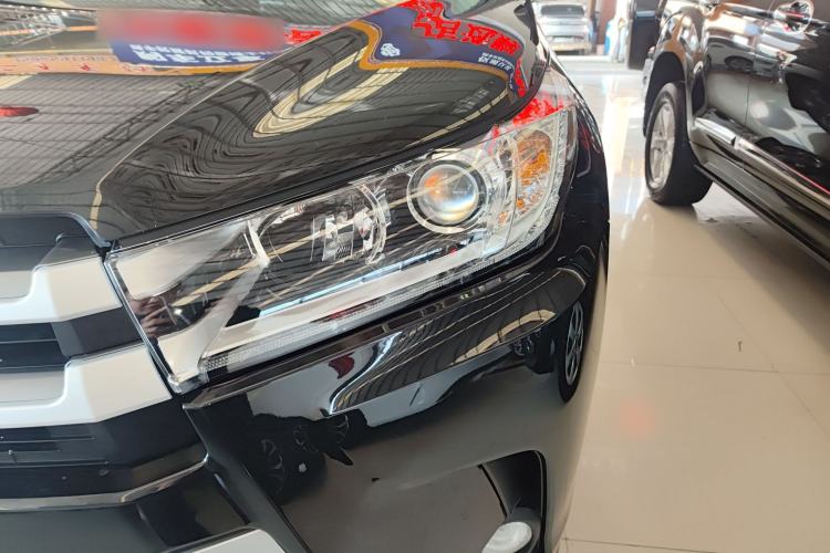 Used Toyota Highlander 2018 2.0T Four-Wheel Drive Luxury Edition 7 Seats China V Emission Standard
