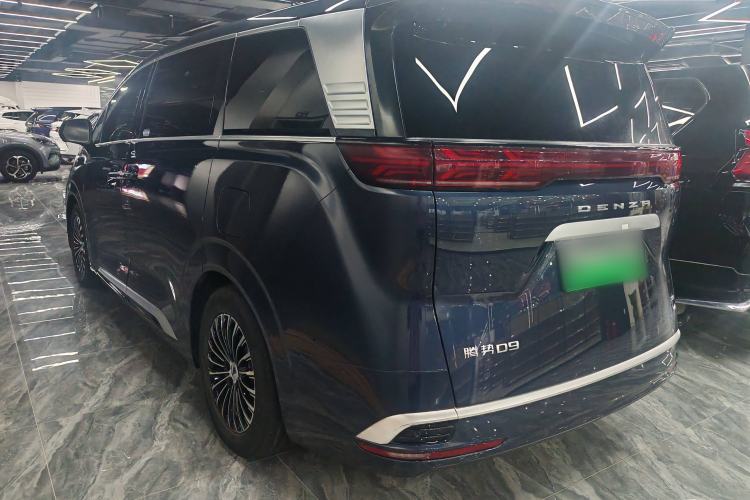 Used Denza D9 2022 DM-i 1040 Prestige Model
