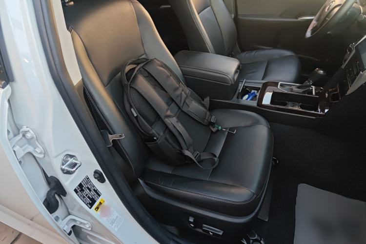 Used Toyota Camry 2016 2.0G 10th Anniversary Leading Edition
