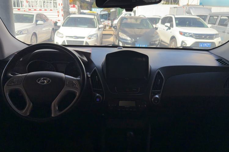 Used Hyundai ix35 2013 2.0L Automatic Two-Wheel Drive Smart GLS China IV Standard