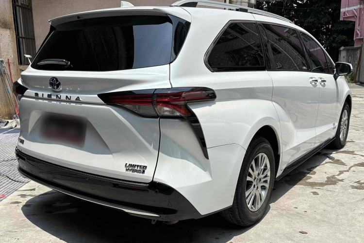 Used Toyota Sienna 2021 2.5L Hybrid Premium Edition
