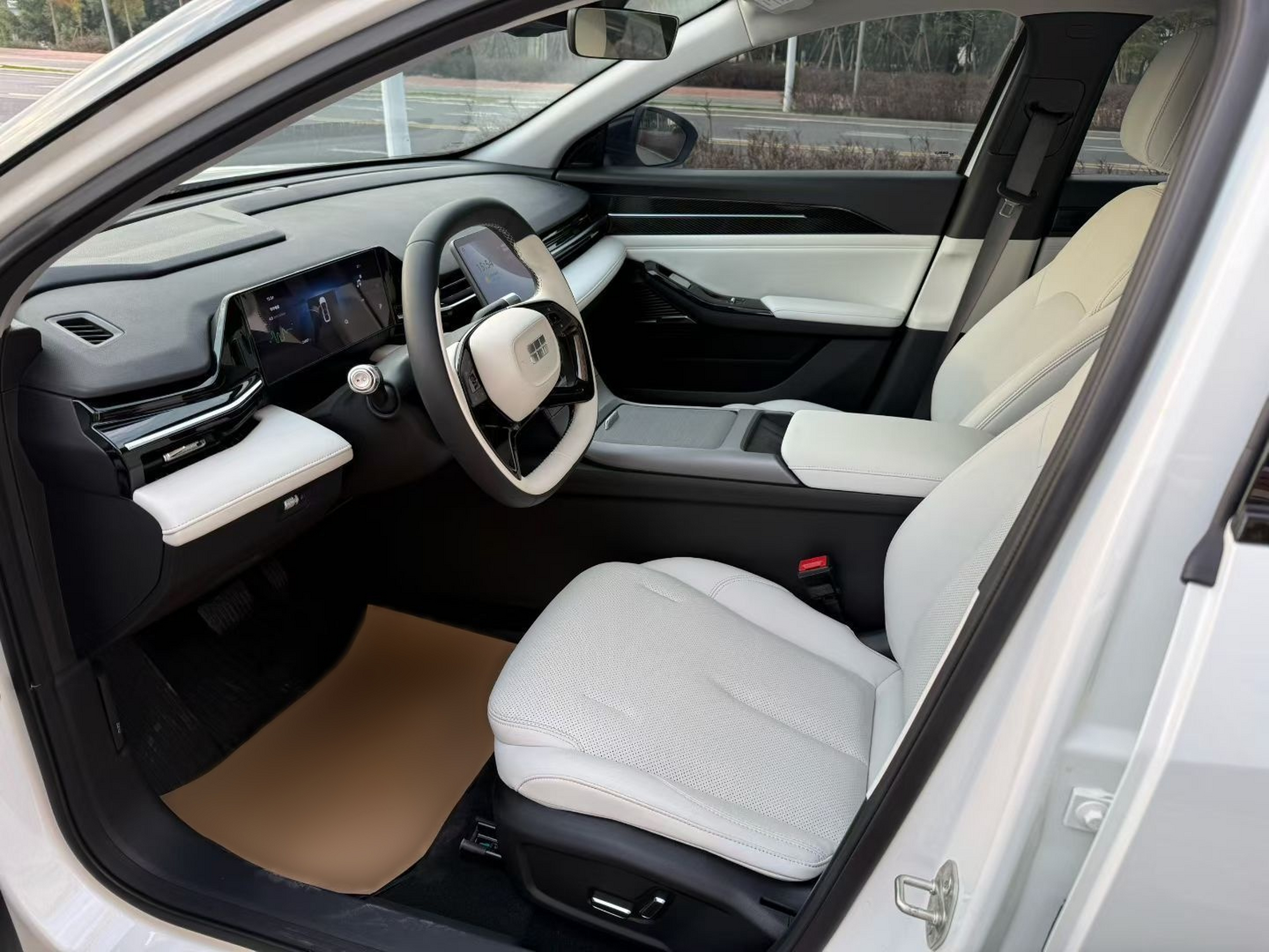 Переднее сиденье в автомобиле