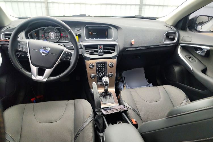 Used Volvo V40 2014 Cross Country 2.0T Zhiyi Edition
