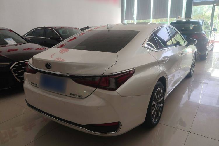 Used Lexus ES 2023 200 Excellence Edition

