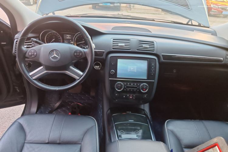 Used Mercedes-Benz R-Class 2017 R 320 4MATIC Business Edition Prestige Model
