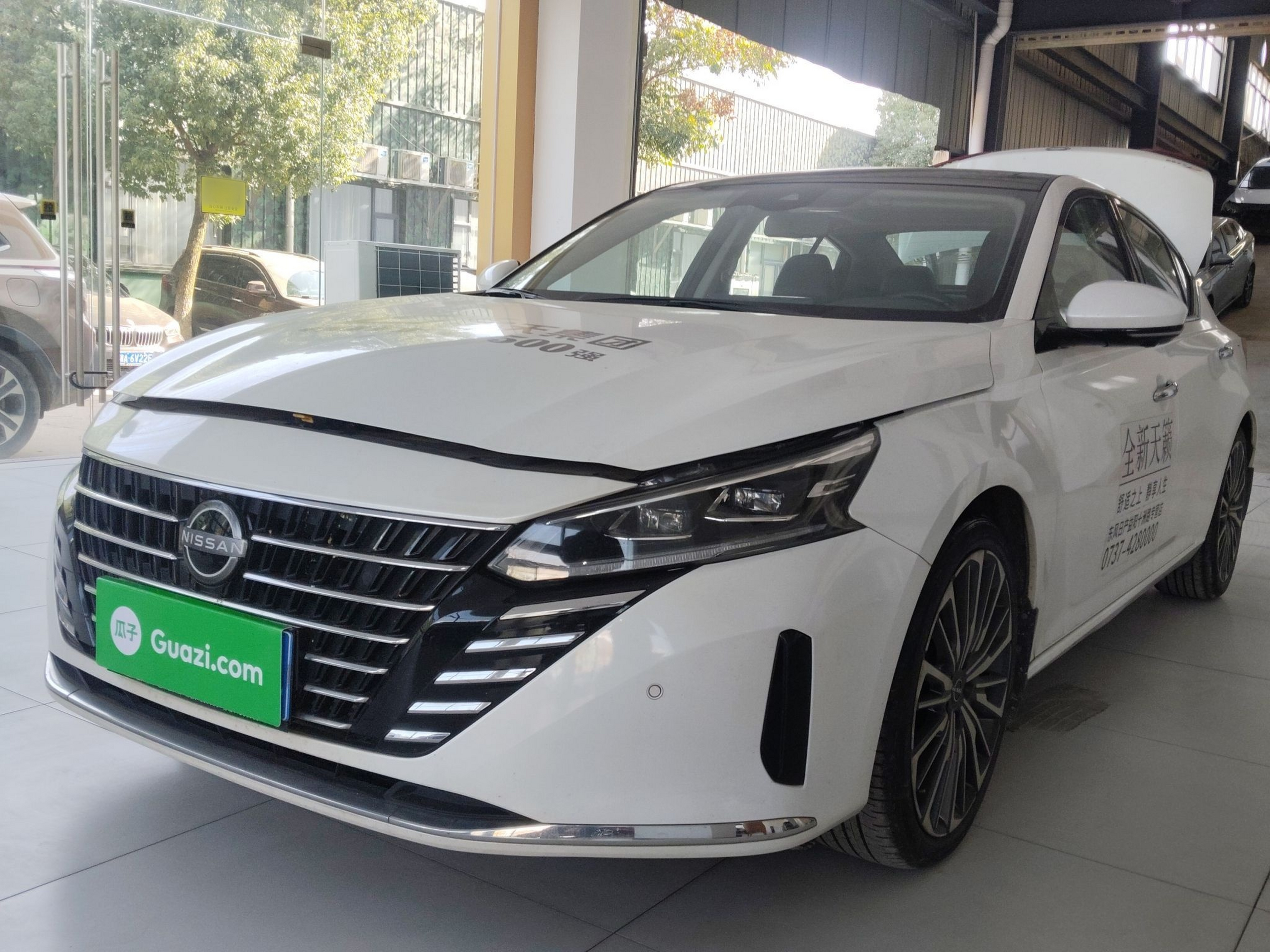 تحت مقدمة السيارة