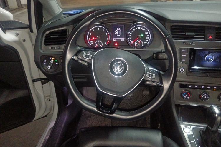 Used Volkswagen Golf 2016 230TSI Automatic Luxury Version
