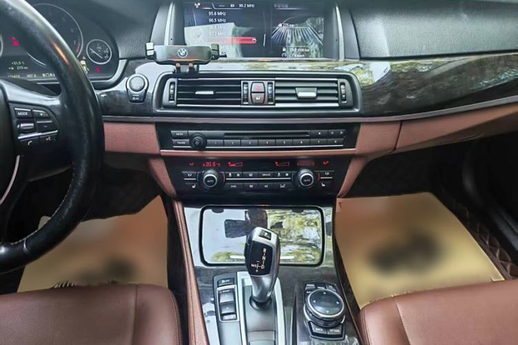 Used BMW 5 Series 2014 528Li Leading Model
