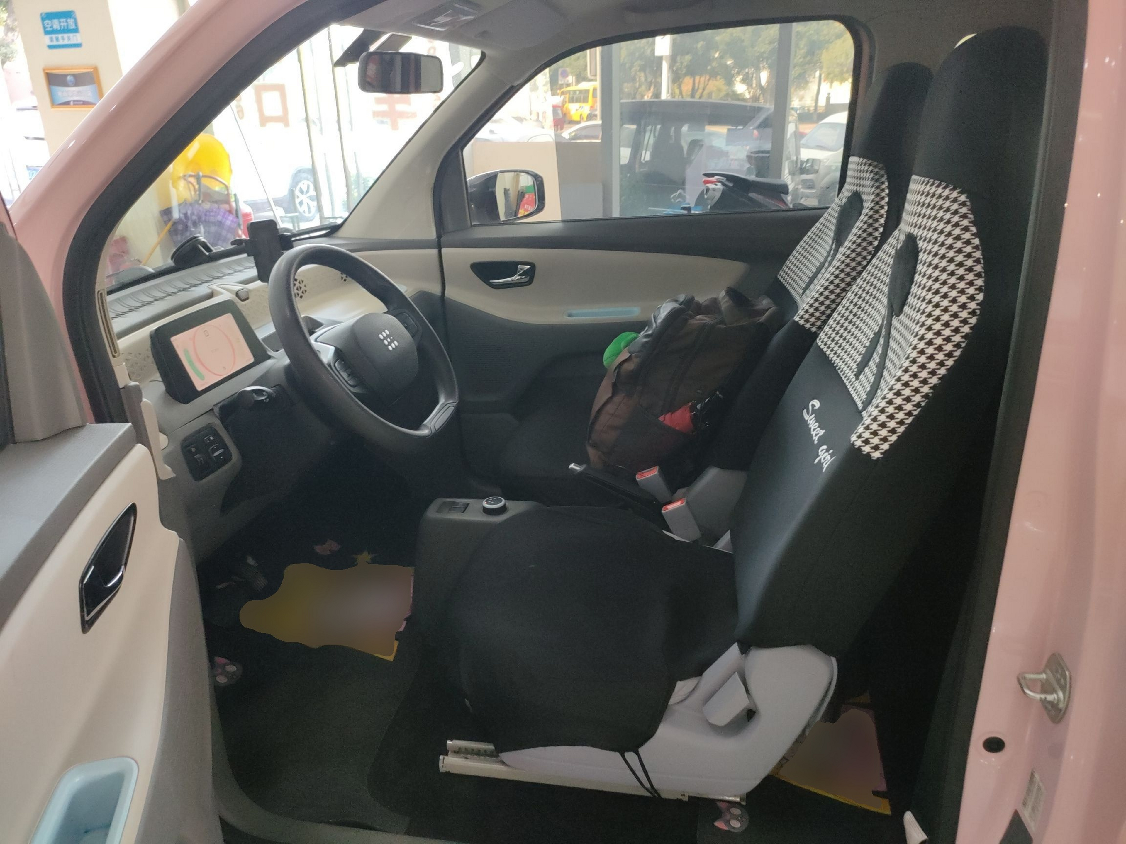 Переднее сиденье в автомобиле