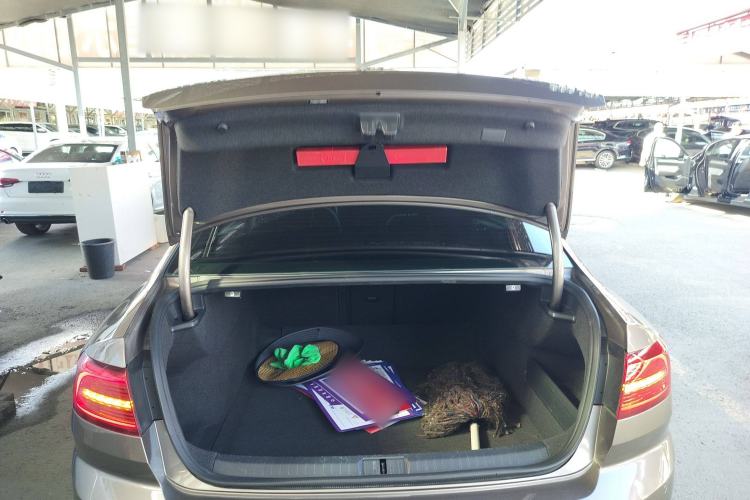 Used Volkswagen Magotan 2017 330TSI DSG Luxury Model
