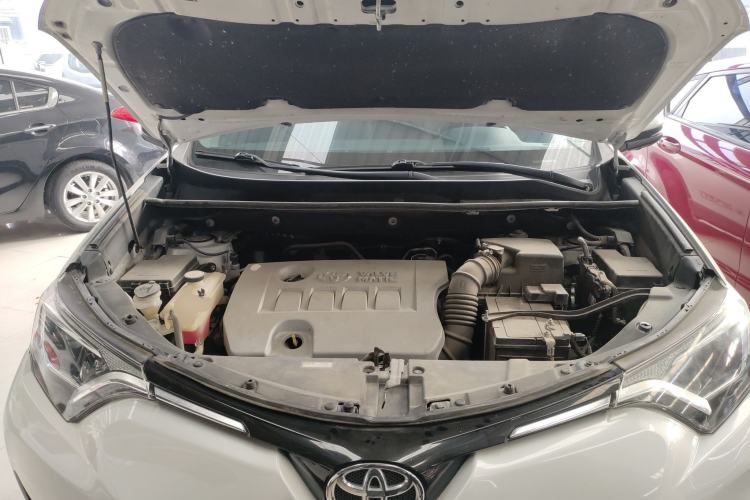 Used Toyota RAV4 2019 2.0L CVT Two-Wheel Drive Luxury Version China VI Standard
