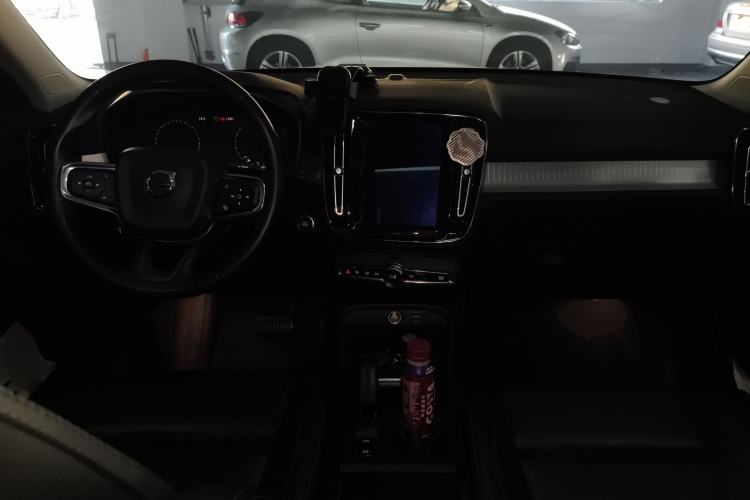 Used Volvo XC40 2019 T4 4x4 Midday Lava Red
