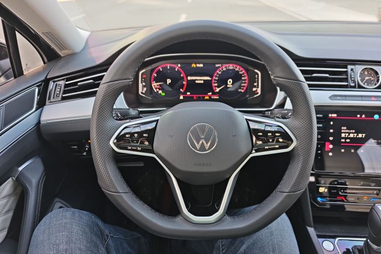 Used Volkswagen Magotan 2025 Revised Version 2 Zhongxiang Edition 330TSI DSG Luxury Trim
