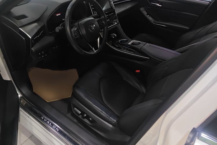Used Toyota Avalon 2019 Dual-Engine 2.5L XLE Prestige Version China VI Standard